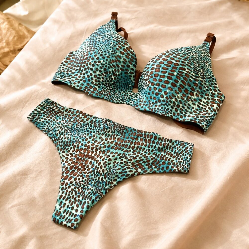 RARE Like New Victoria’s Secret "Very Sexy – Secret Embrace" Push-Up Bra Set 34B